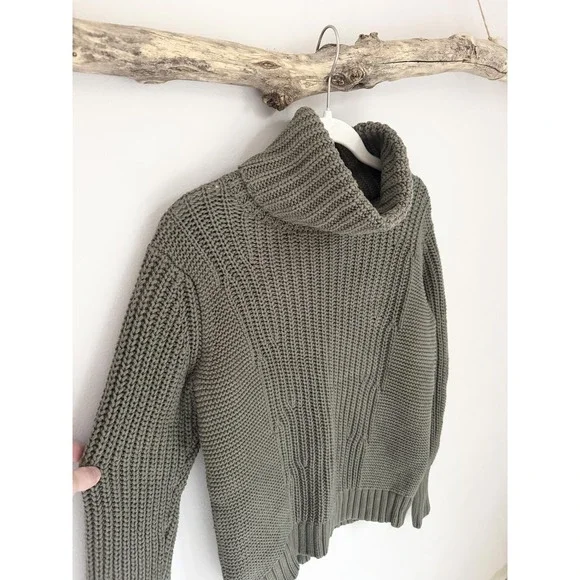 Banana Republic Olive Green Chunky Knit Turtleneck Sweater Size Medium - Picture 2 of 6